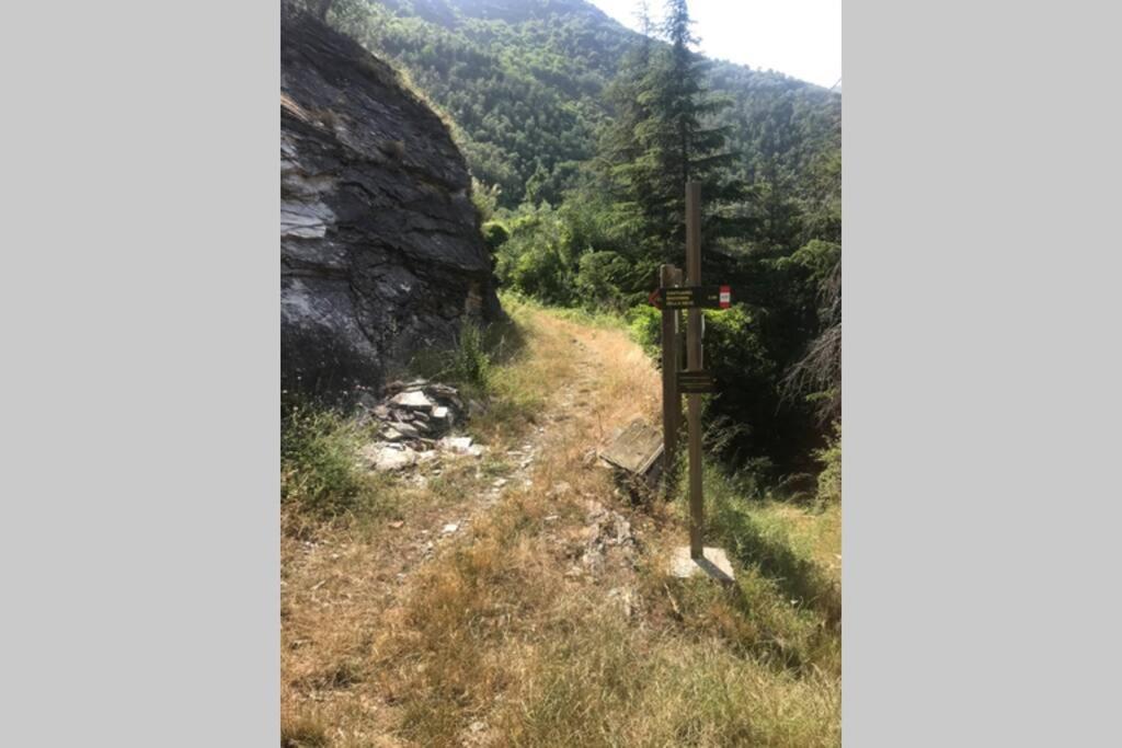Alloggio U Sportegu Da E Monti A Giaia Badalucco Eksteriør bilde