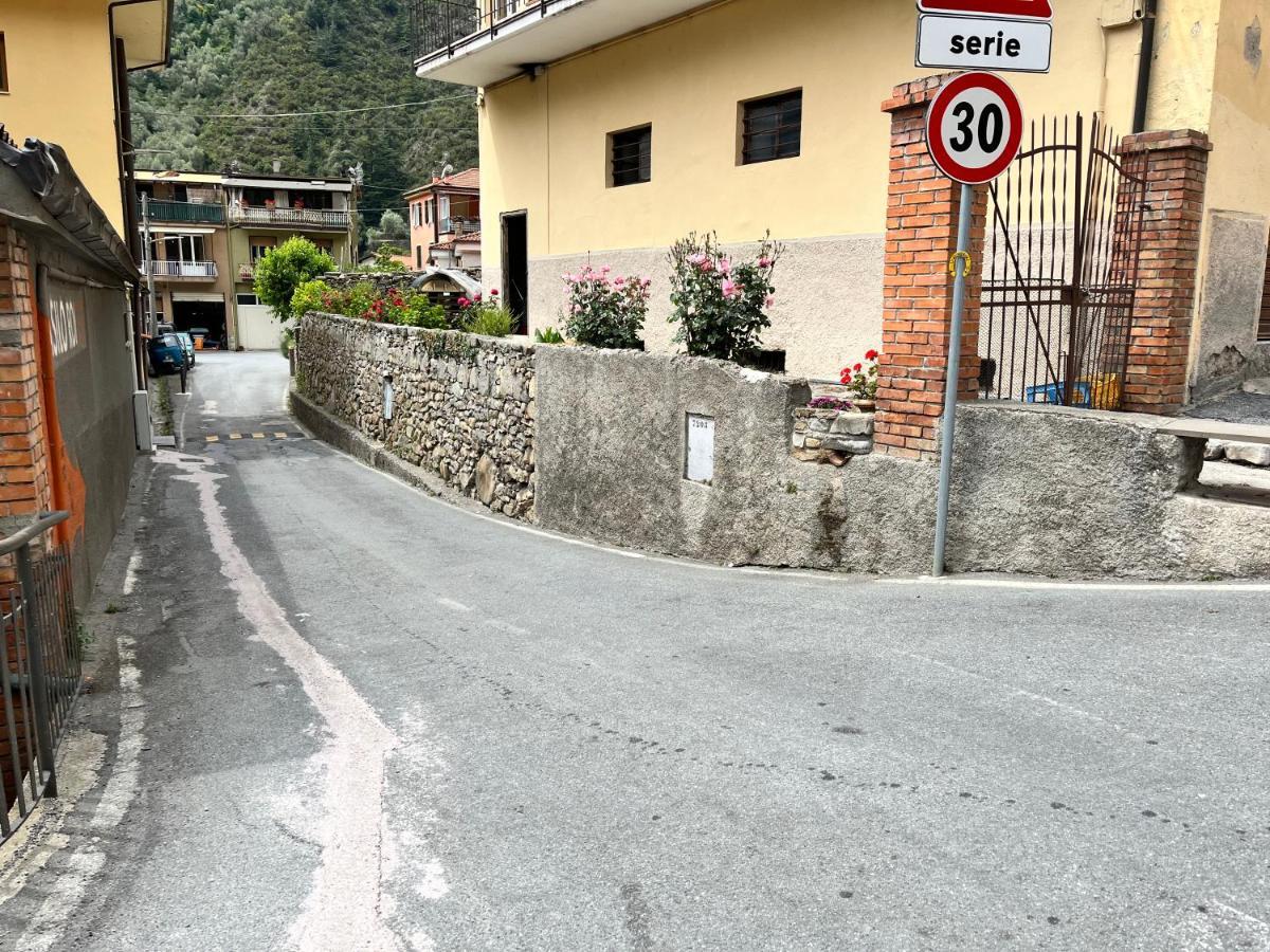 Alloggio U Sportegu Da E Monti A Giaia Badalucco Eksteriør bilde